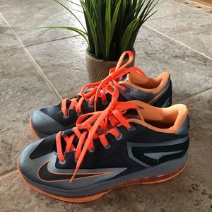 Boys basketball shoes